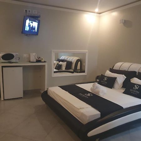 Spat Business Holon Bagian luar foto
