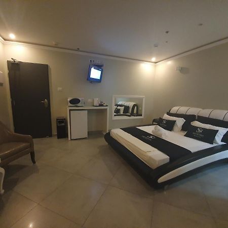 Spat Business Holon Bagian luar foto