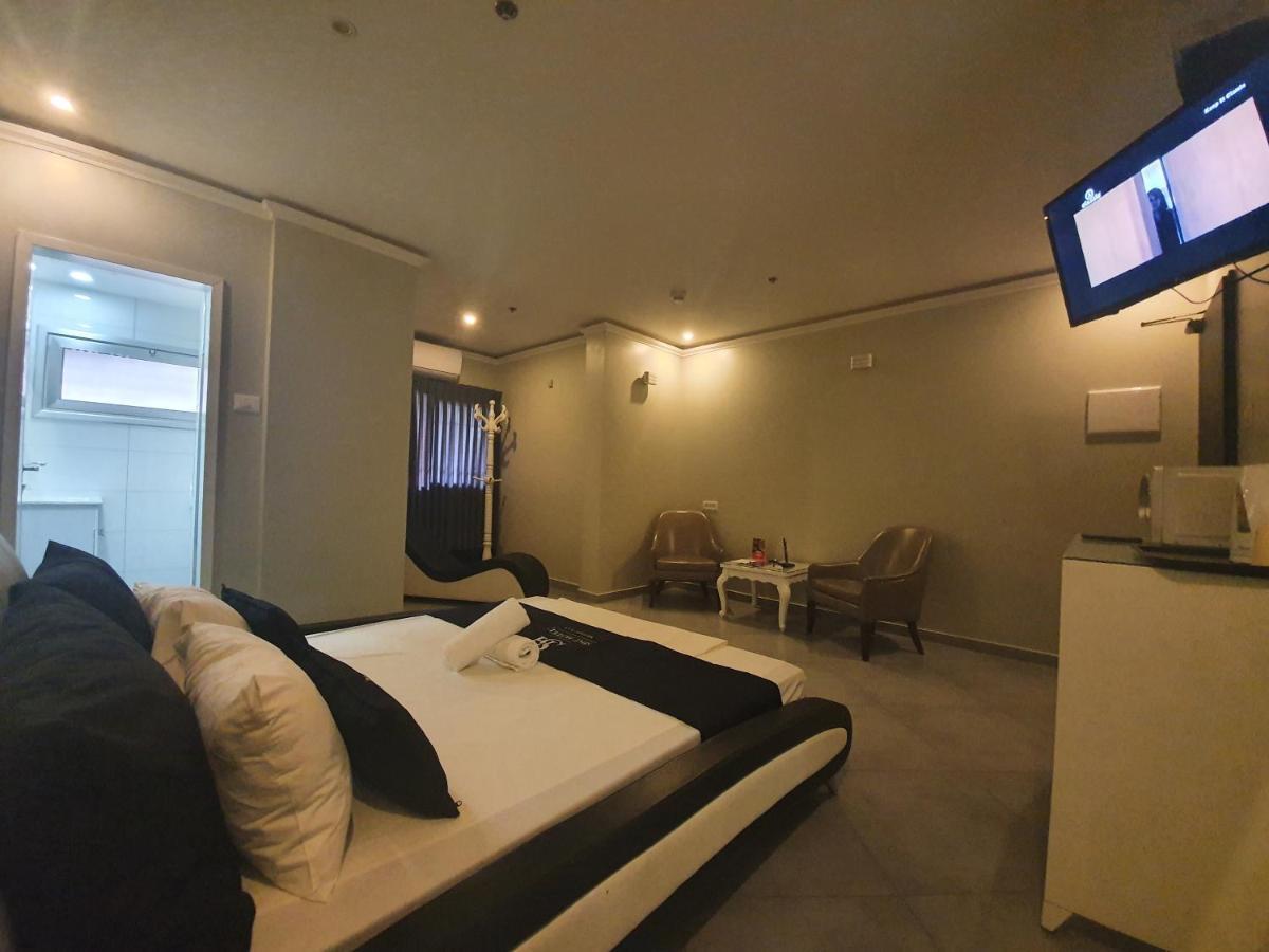Spat Business Holon Bagian luar foto