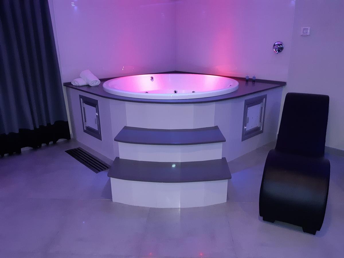 Spat Business Holon Bagian luar foto