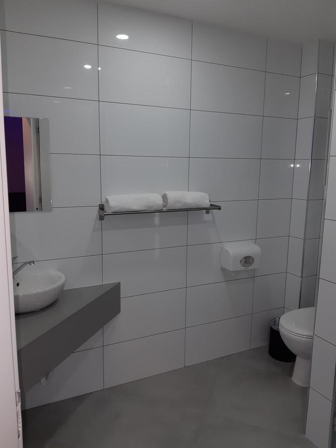 Spat Business Holon Bagian luar foto