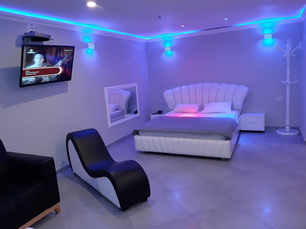Spat Business Holon Bagian luar foto