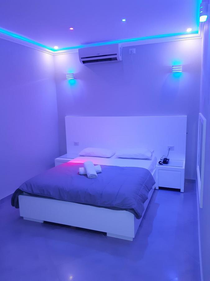 Spat Business Holon Bagian luar foto